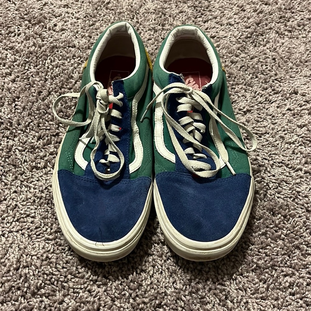 Yacht club vans